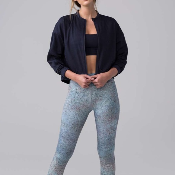 Lululemon Pack Light Bomber in Midnight Navy EUC Sz 8 - Picture 2 of 10